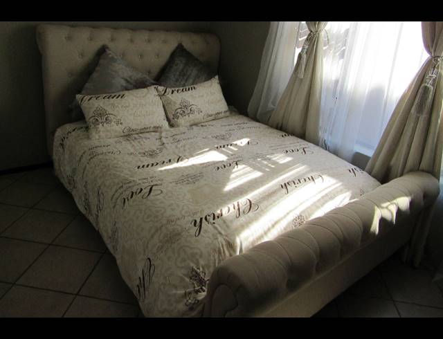 2 BEDROOM TOWNHOUSE FOR SALE IN ALBERTSDAL